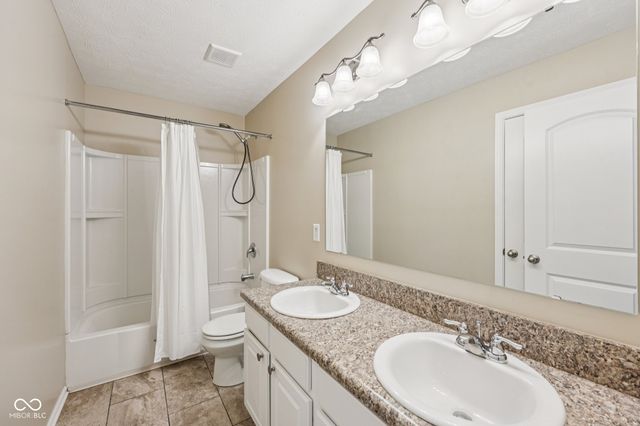 15726 Henady Crossing, Noblesville, IN 46060