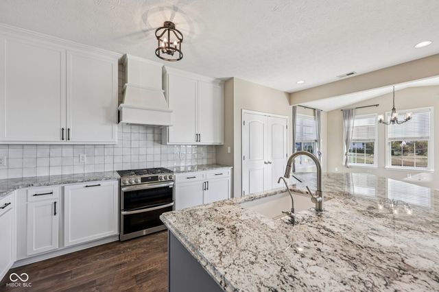 15726 Henady Crossing, Noblesville, IN 46060