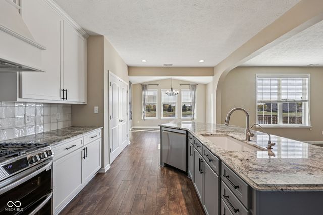 15726 Henady Crossing, Noblesville, IN 46060