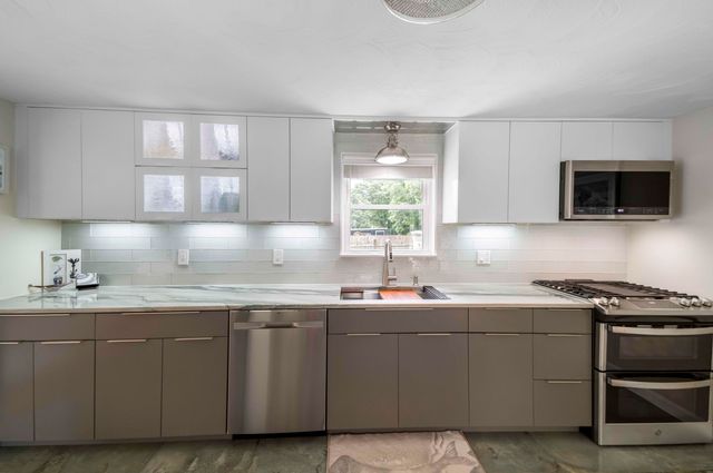 7 Arbeta Road, Hyannis, MA 02601