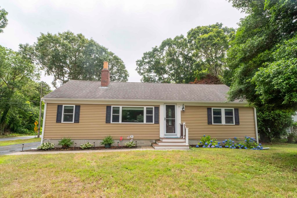 7 Arbeta Road, Hyannis, MA 02601
