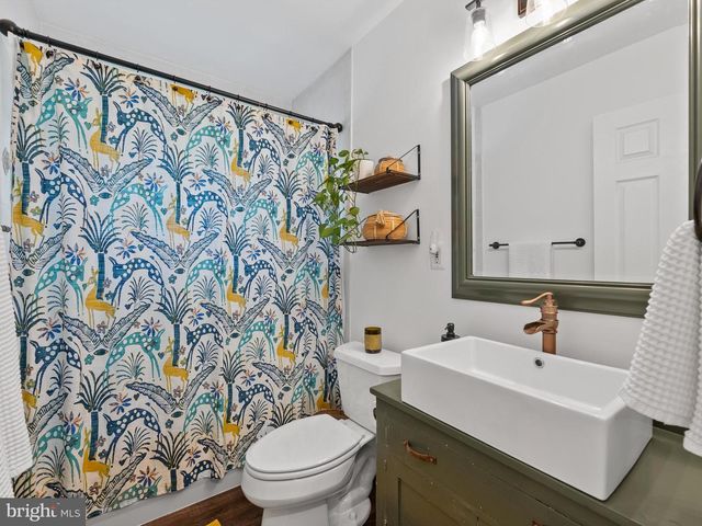 5208 LINDSAY ST, Fairfax, VA 22032