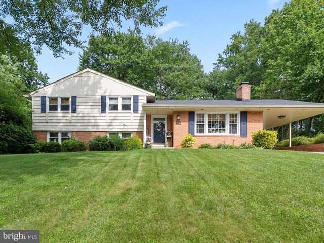5208 LINDSAY ST, Fairfax, VA 22032