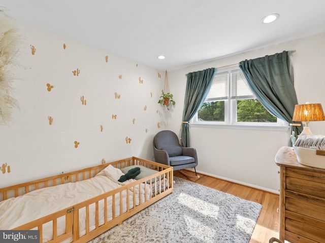 5208 LINDSAY ST, Fairfax, VA 22032