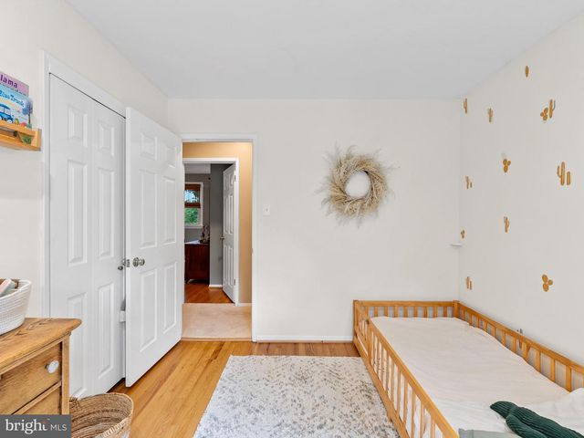5208 LINDSAY ST, Fairfax, VA 22032