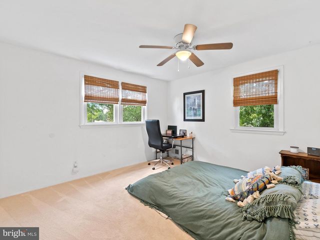 5208 LINDSAY ST, Fairfax, VA 22032