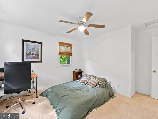 5208 LINDSAY ST, Fairfax, VA 22032