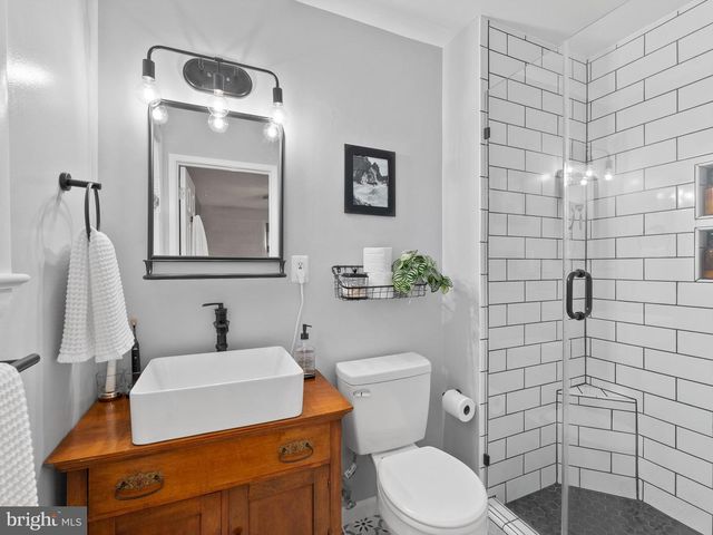 5208 LINDSAY ST, Fairfax, VA 22032