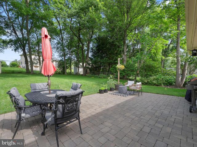5208 LINDSAY ST, Fairfax, VA 22032