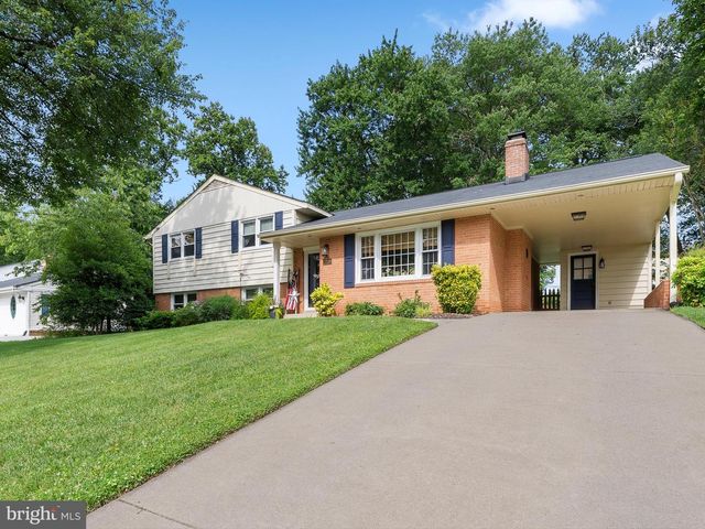 5208 LINDSAY ST, Fairfax, VA 22032