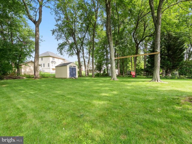 5208 LINDSAY ST, Fairfax, VA 22032