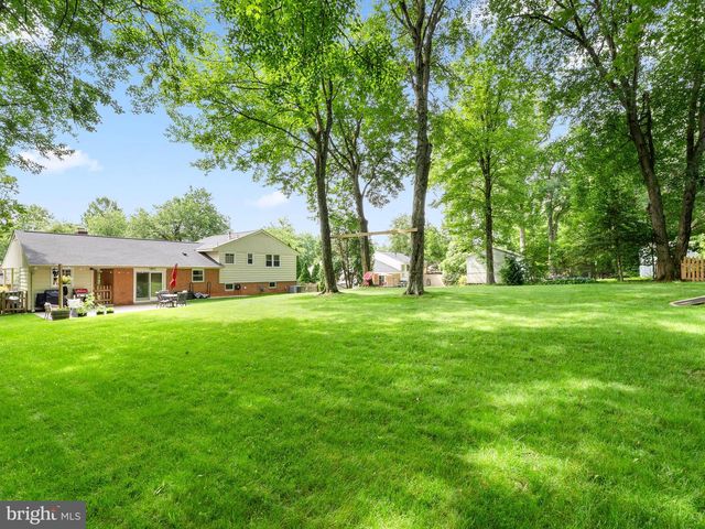 5208 LINDSAY ST, Fairfax, VA 22032