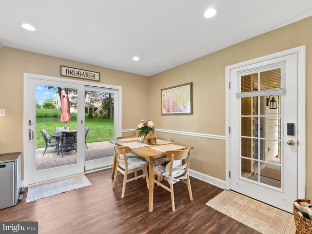 5208 LINDSAY ST, Fairfax, VA 22032