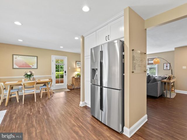 5208 LINDSAY ST, Fairfax, VA 22032