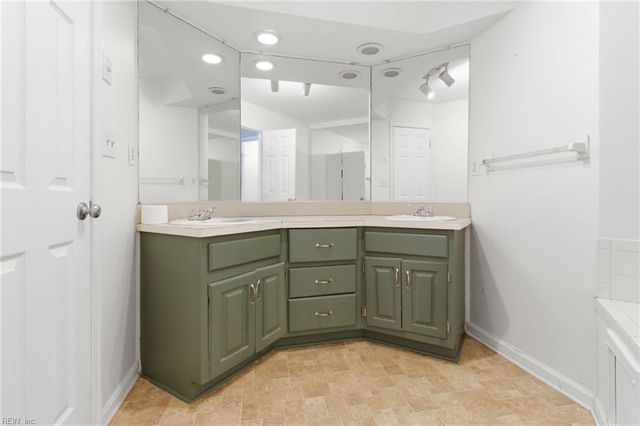 517 Long PT, Chesapeake, VA 23322