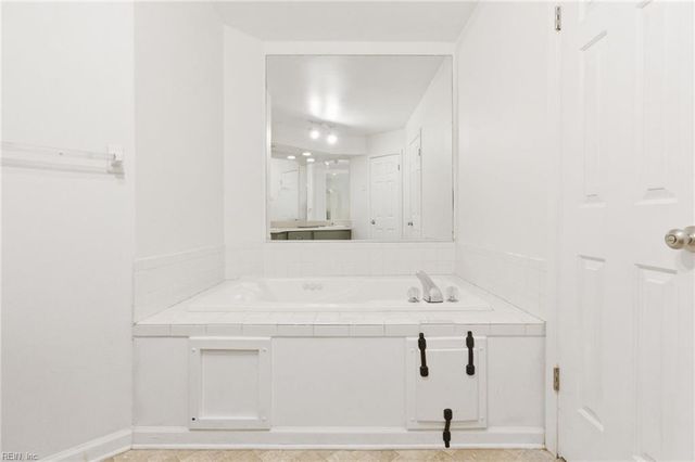 517 Long PT, Chesapeake, VA 23322