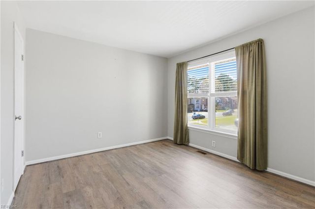 517 Long PT, Chesapeake, VA 23322