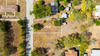 321 W Olive ST, Lockhart, TX 78644