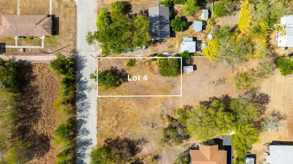 321 W Olive ST, Lockhart, TX 78644