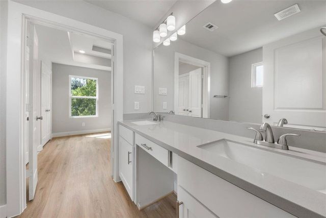 1220 E 33rd Street, Houston, TX 77022