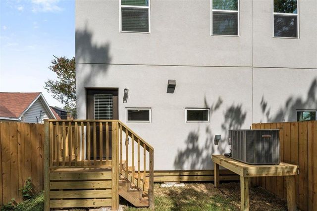 1220 E 33rd Street, Houston, TX 77022