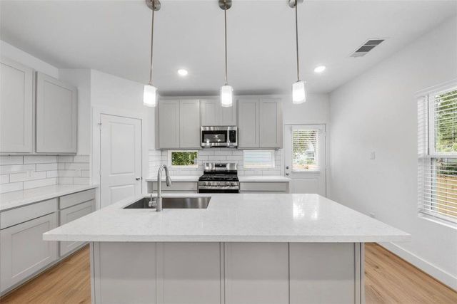 1220 E 33rd Street, Houston, TX 77022