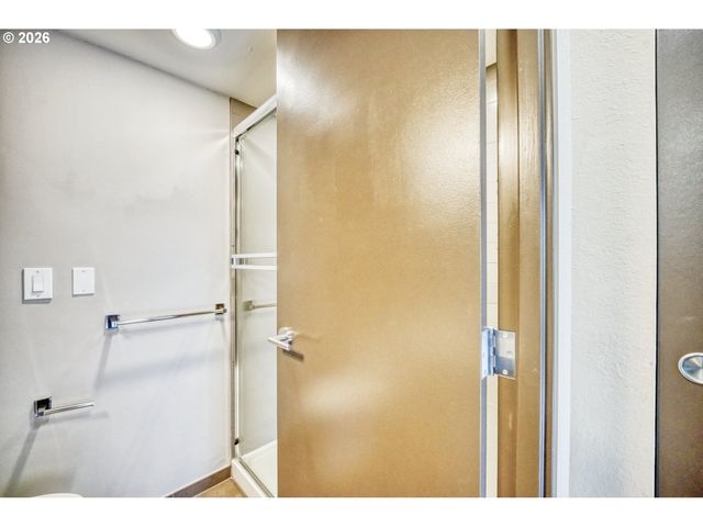 255 Sw HARRISON St 11D, Portland, OR 97201