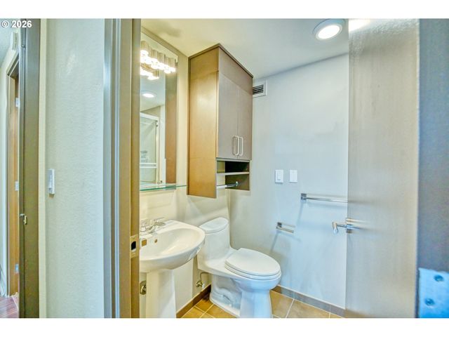 255 Sw HARRISON St 11D, Portland, OR 97201