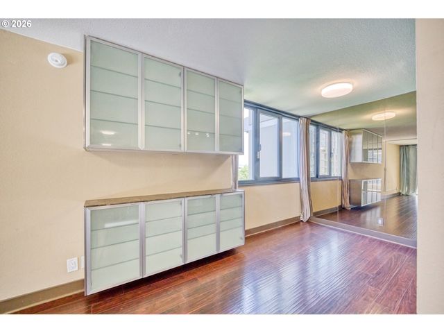 255 Sw HARRISON St 11D, Portland, OR 97201