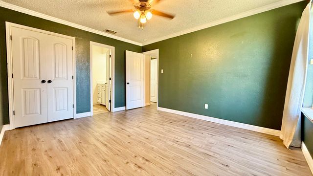 305 E 19th Street, Wolfforth, TX 79382