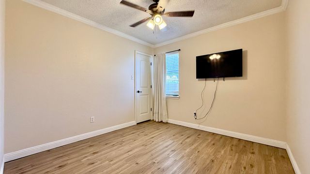 305 E 19th Street, Wolfforth, TX 79382