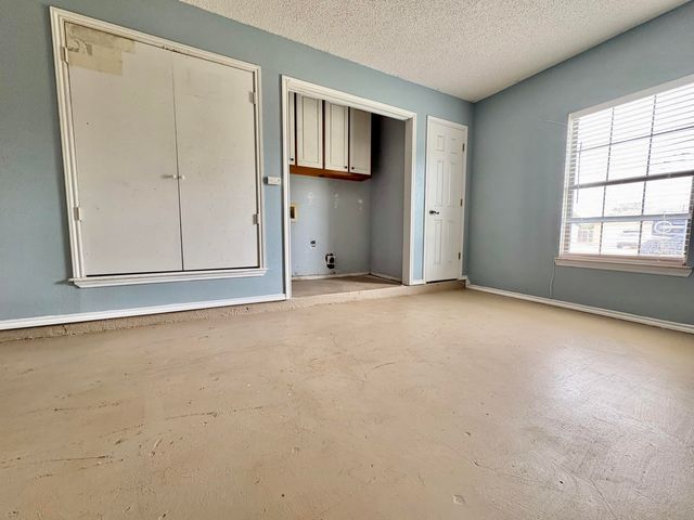 305 E 19th Street, Wolfforth, TX 79382