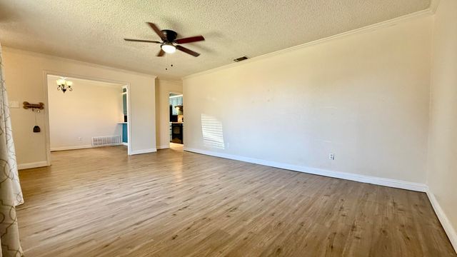 305 E 19th Street, Wolfforth, TX 79382