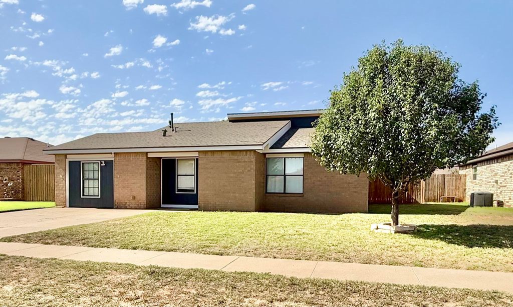 305 E 19th Street, Wolfforth, TX 79382