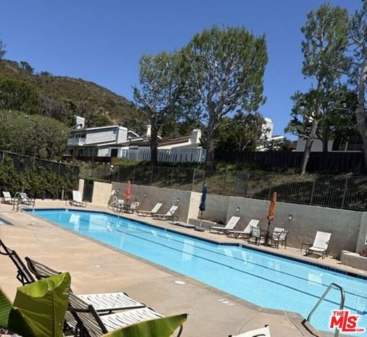 17265 Avenida De La Herradura, Pacific Palisades (los Angeles), CA 90272