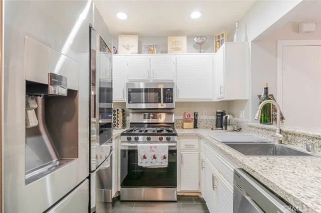 24145 Del Monte Drive 319, Valencia, CA 91355