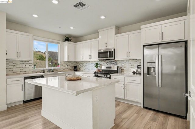225 Cold Creek Dr, Oakley, CA 94561