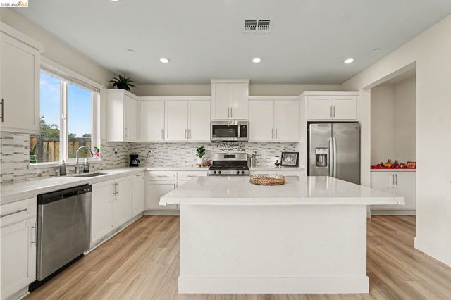 225 Cold Creek Dr, Oakley, CA 94561