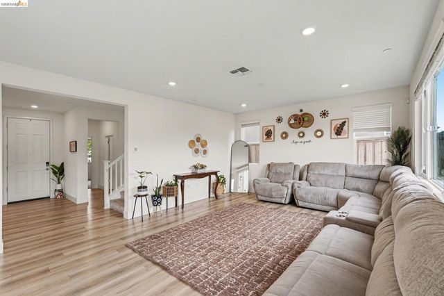 225 Cold Creek Dr, Oakley, CA 94561