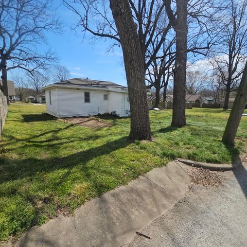 1153 S Maryland Avenue, Springfield, MO 65807