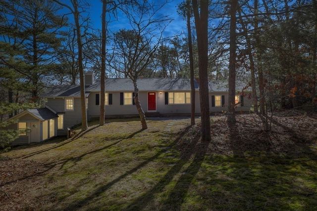 24 Little John Rd, Falmouth, MA 02536