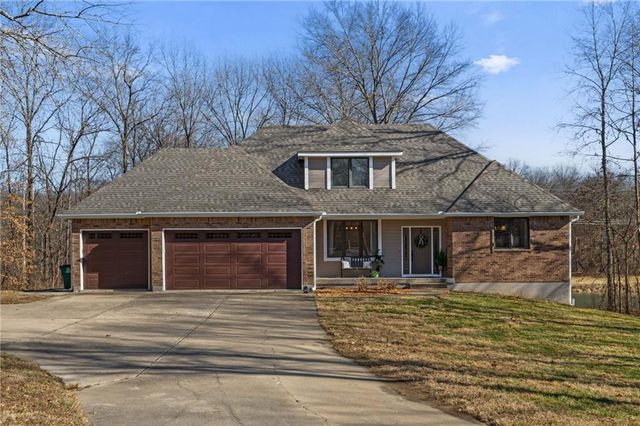 26311 S Westlake Drive, Harrisonville, MO 64701