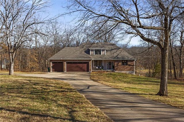 26311 S Westlake Drive, Harrisonville, MO 64701