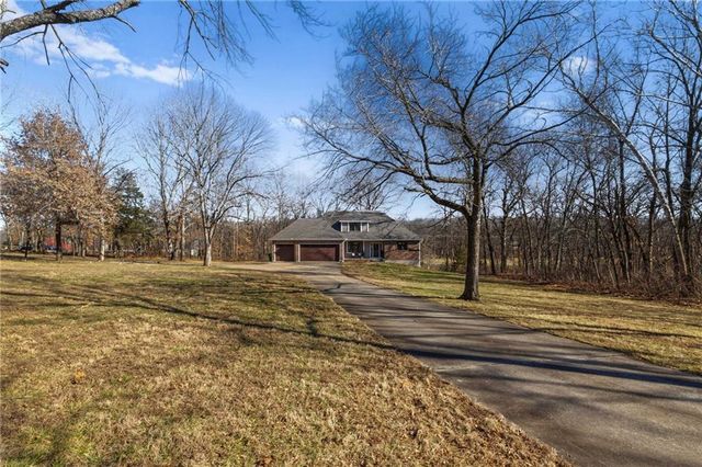 26311 S Westlake Drive, Harrisonville, MO 64701