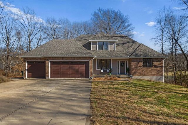 26311 S Westlake Drive, Harrisonville, MO 64701