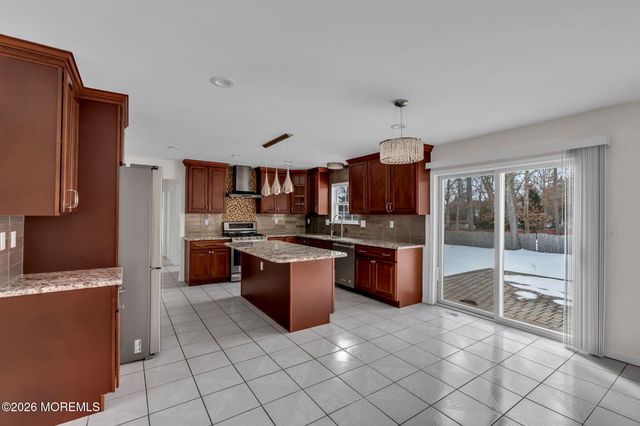 482 Meadowood Road, Jackson, NJ 08527