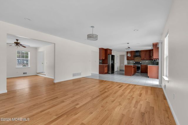 482 Meadowood Road, Jackson, NJ 08527