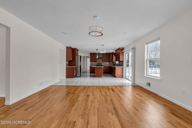 482 Meadowood Road, Jackson, NJ 08527