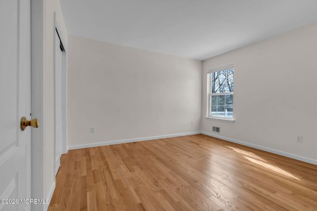 482 Meadowood Road, Jackson, NJ 08527