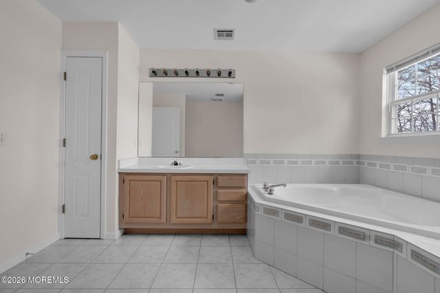 482 Meadowood Road, Jackson, NJ 08527